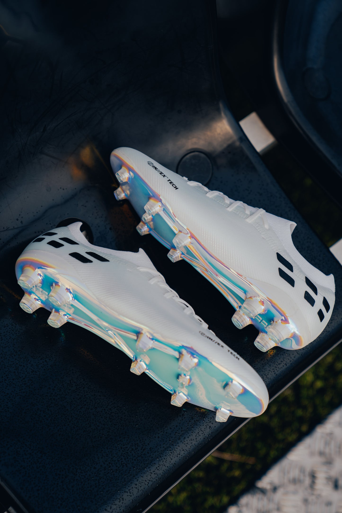 TRU Tenaci 2.0 - Firm Ground - Metallic White