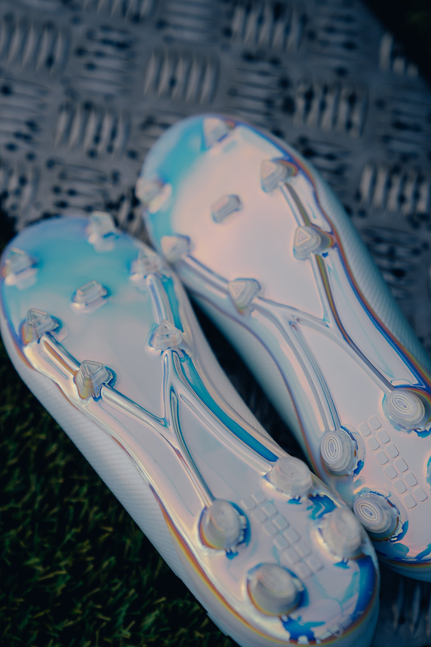 TRU Tenaci 2.0 - Firm Ground - Metallic White