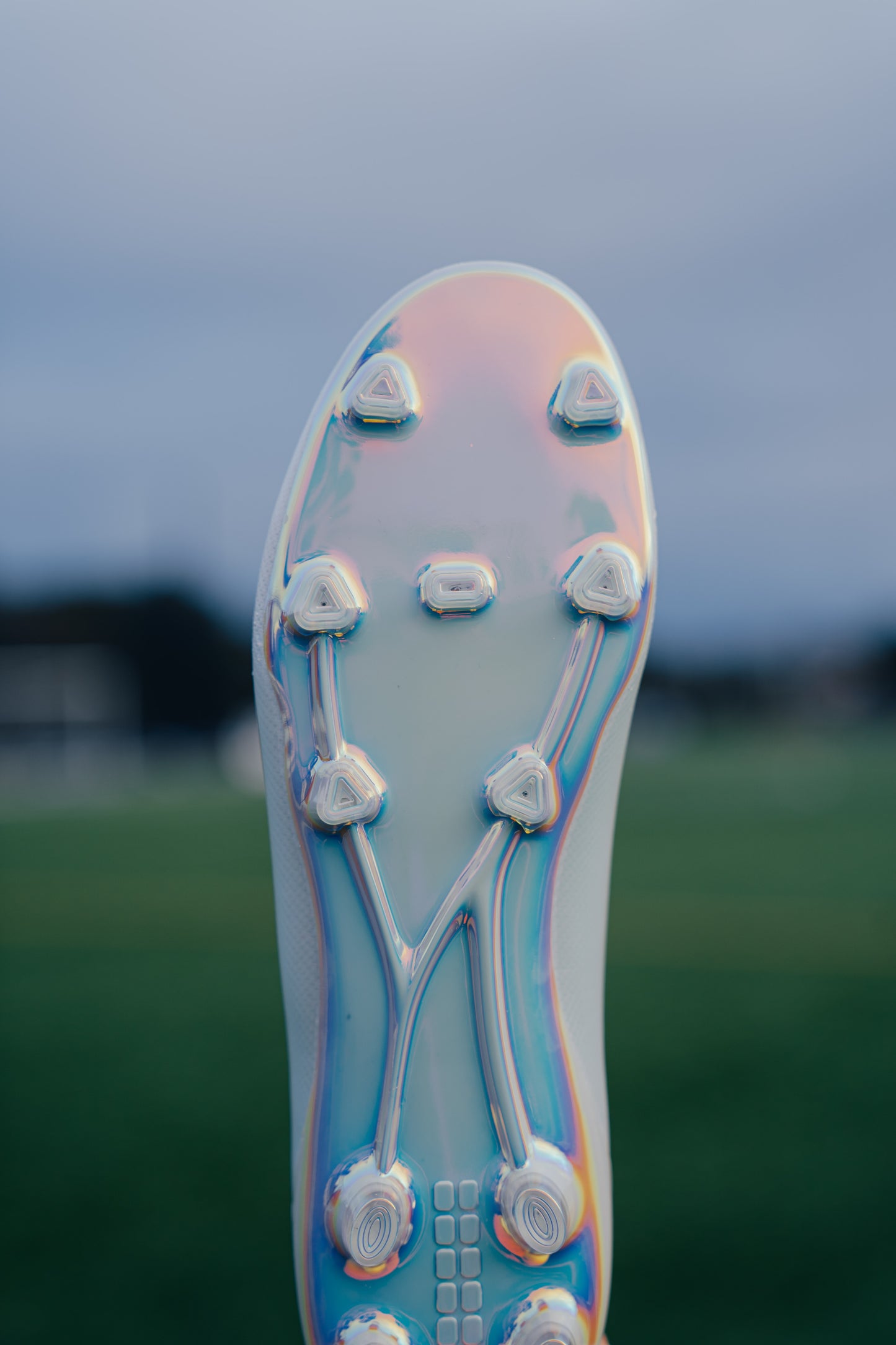 TRU Tenaci 2.0 - Firm Ground - Metallic White