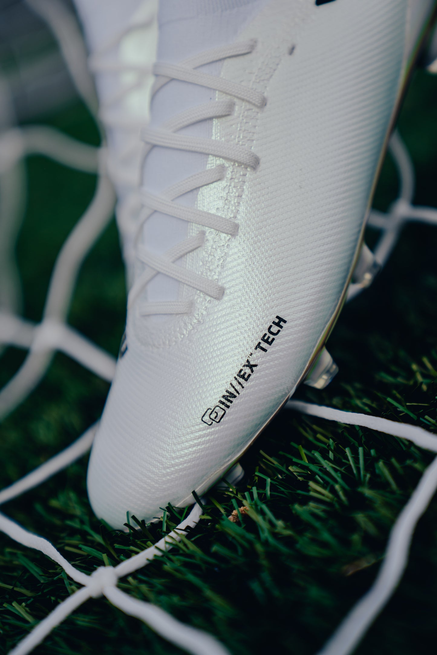 TRU Tenaci 2.0 - Firm Ground - Metallic White