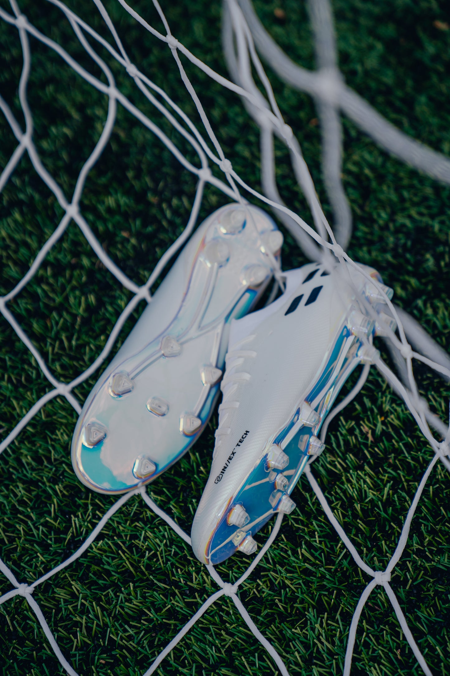 TRU Tenaci 2.0 - Firm Ground - Metallic White